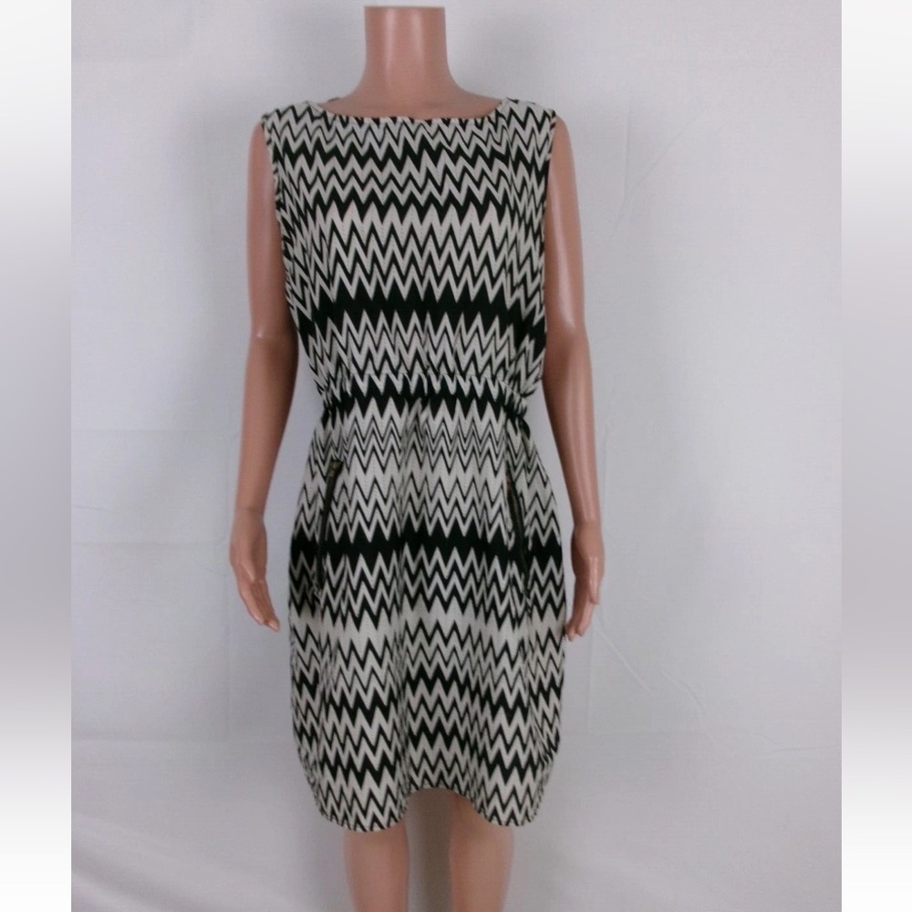 Speed Control Pullover Sleeveless Dress Medium BLACK Geometric DESIGN Pockets